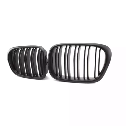 BMW E39 (95-03) juodos, matinės, dvigubos grotelės